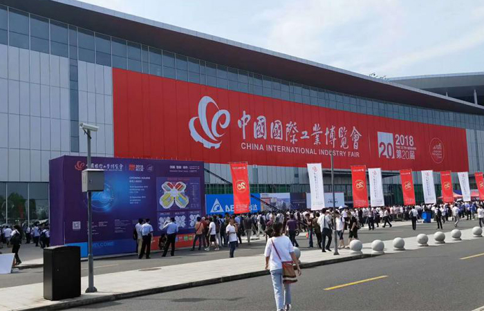 鴻寶電源亮相工博會， 智能無觸點穩(wěn)壓方案吸引四方客戶